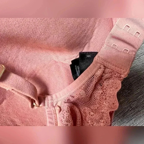 Natori Lace Lightly Lined Bra Size 34C - Picture 2 of 3